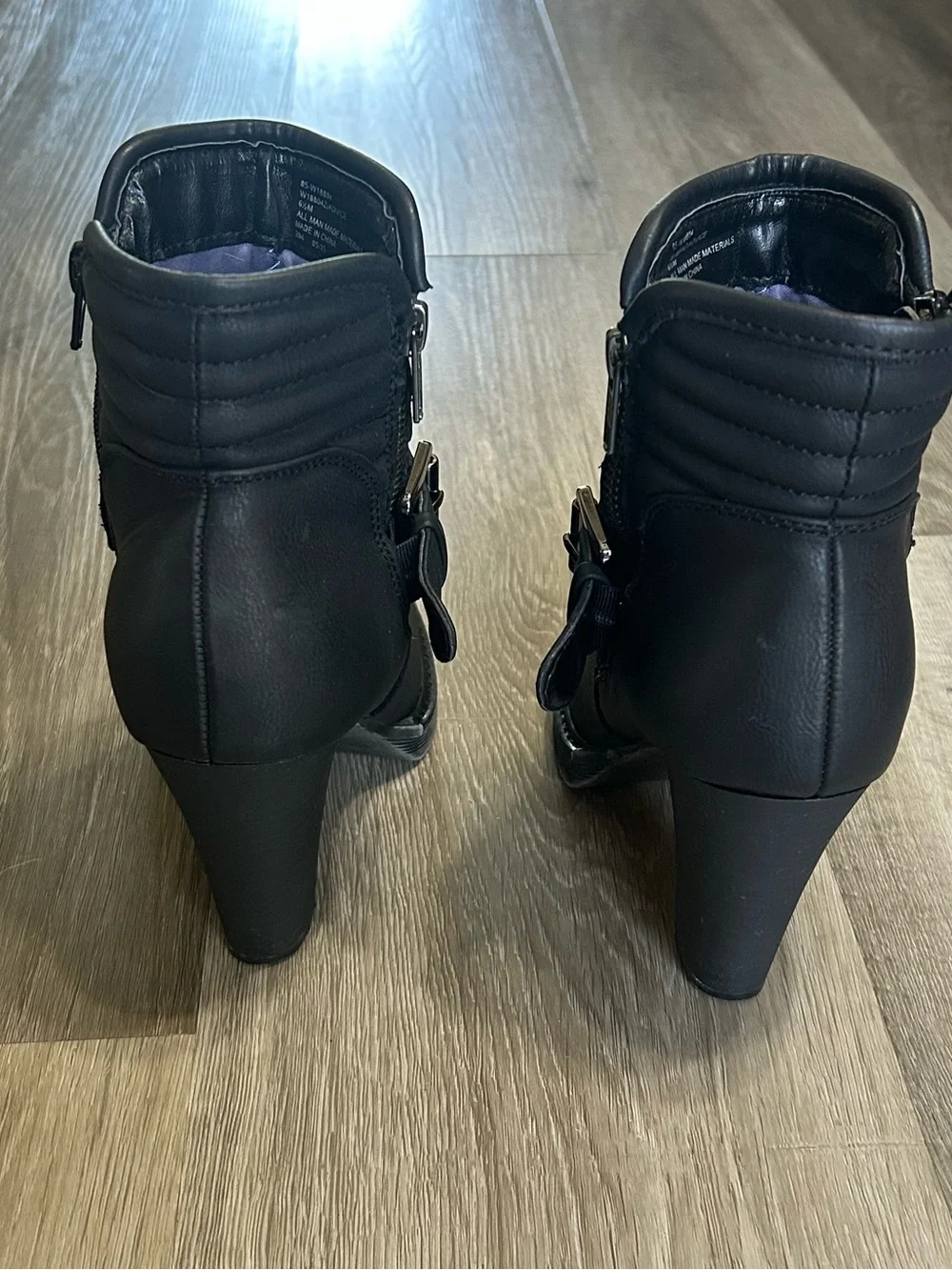 White Mountain Black Quilted Ankle Boot with Buckle Detail Size 6.5